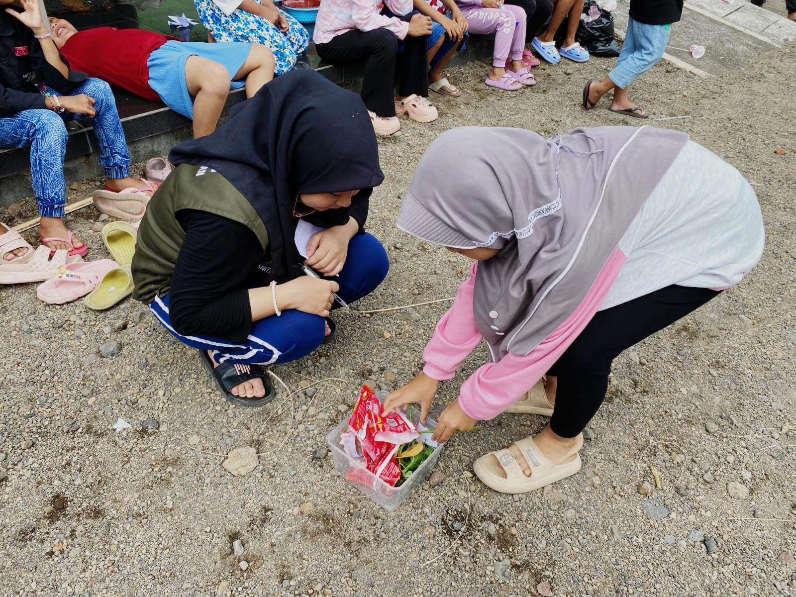 Lomba-Agustusan-Pilah-Sampah-Oleh-Mahasiswa-KKN-UAD-Jogja-Untuk-Anak-Anak-Sambimulyo