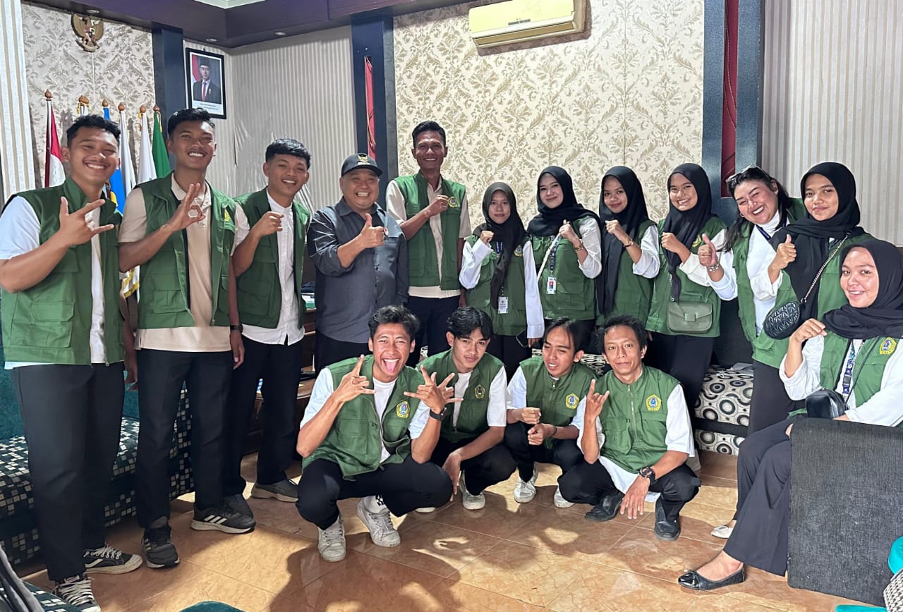 Mahasiswa KKN Universitas PGRI Banyuwangi Diterima Resmi di Desa Sambimulyo