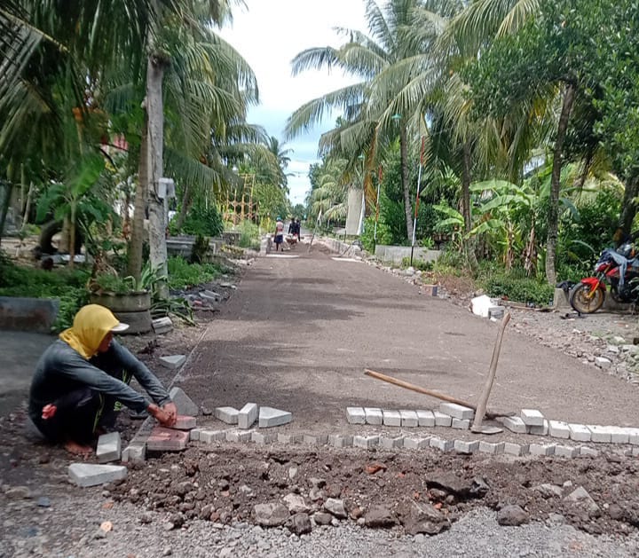 Pavingisasi-di-Dusun-Kedungrejo-Etan-Pak-Hari-Betet-Keselatan-Dimulai