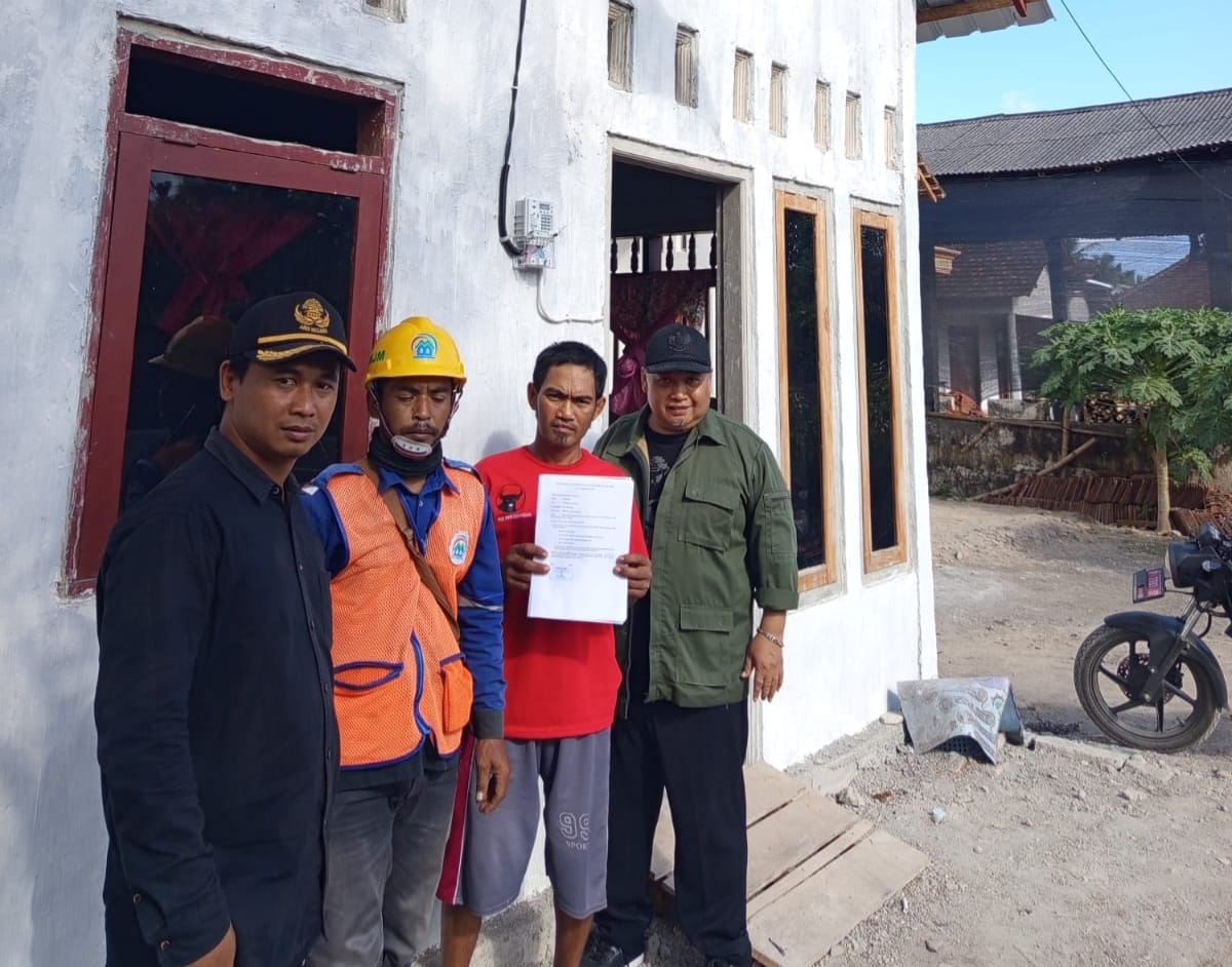 Tiga KPM Dusun Kedungrejo Sambimulyo Terima Bantuan Pasang Baru Listrik Gratis dari PLN