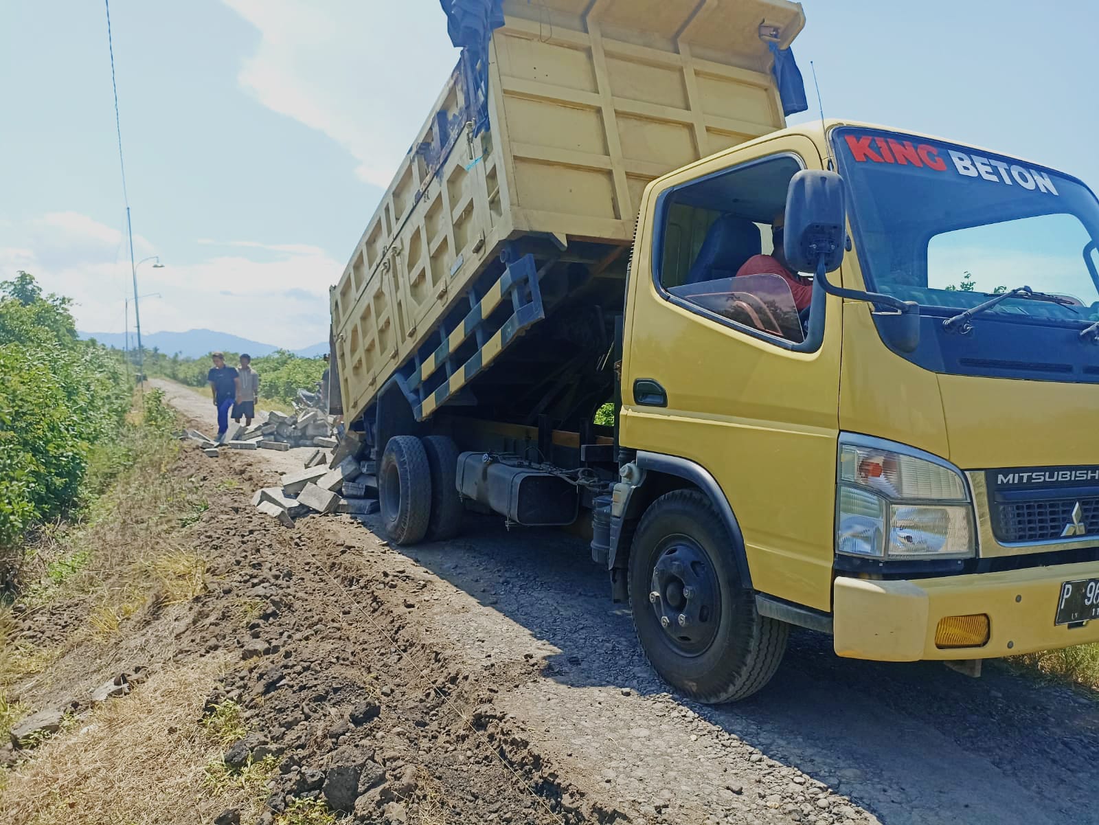 Pembangunan Paving Jalan Sawah Ajong Kebarat Desa Sambimulyo Mulai Dikerjakan